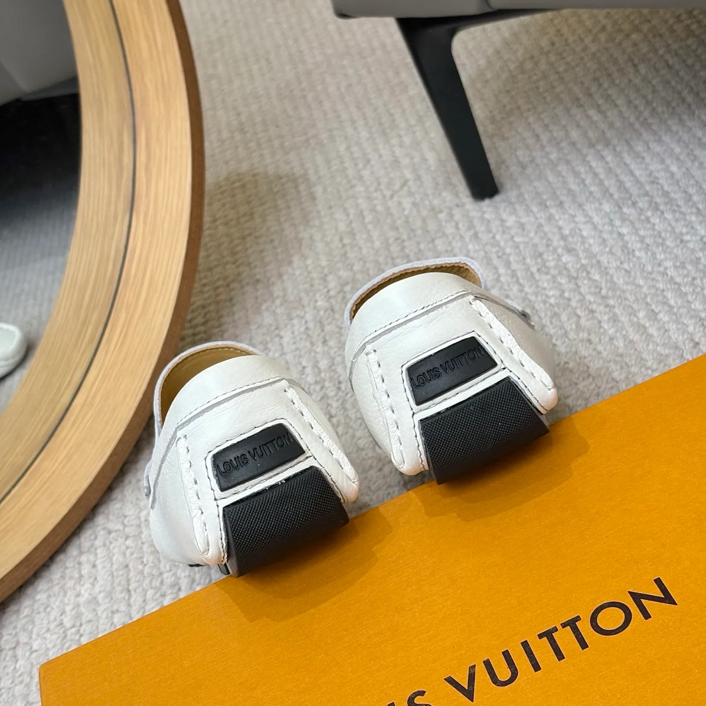 Men's men's shoes 💰420 (Yangli) LV 2⃣️0⃣️2⃣️5️⃣Spring and summer counter GLORIA series models ✈️Original factory special leather production, original last type. A classic driving slip-on casual shoe that shows an elegant style with exquisite craftsmanship details such as Monogram embossing all over the upper🌀Italian imported calfskin fabric Sheepskin foot pads➕Inside～Private mold replica sole Unique style Comfortable driving slip-on Size: 4-12 (38-46) Comes with [Counter packaging: original box, wrapping paper, card, instruction manual, shoehorn, cloth bag] No pressure to enter and leave the counter!